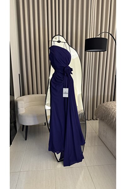 Nareen Fashion A sophisticated navy dress that reflects classic elegance ✨ It...