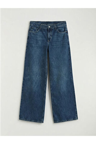 LC Waikiki Artı-Store Wideleg Fit; Fits at the Waist and Hips, Then Widens to...