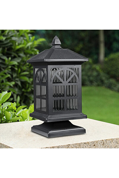 HAMER A floor lantern creates an aesthetic gradation from light to shadow.