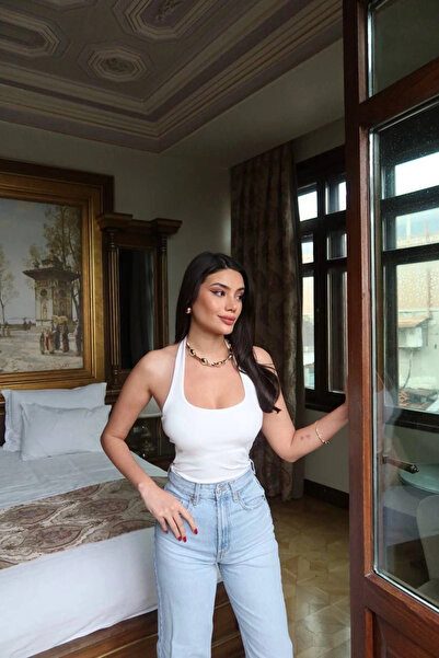esilamoda بلوزة نسائية بيضاء بتصميم هالتر كروب