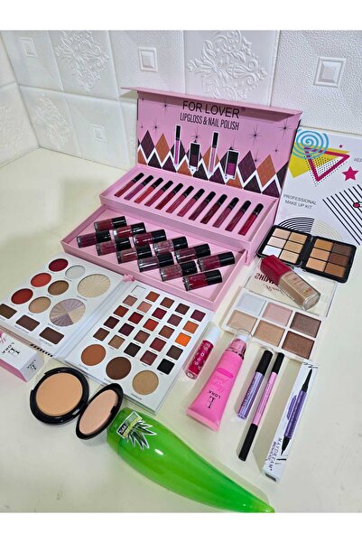 Kerry Rose A distinctive makeup collection with attractive colors