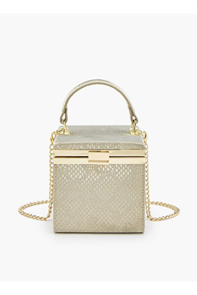 Flora Bella by Shoexpress Textured Clutch with Chain Strap Ramadan Collection