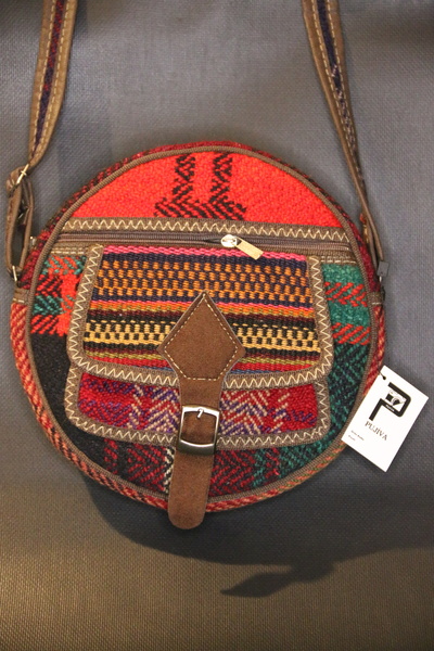 PUJİVA Etnik Tarz Kilim Desenli Fermuarlı Tokalı Üç Cepli Orta Boy Yuvarlak O...