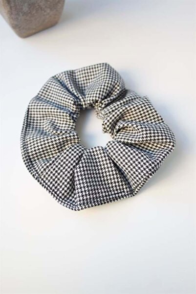 MENESSA Crow's foot patterned bagel buckle - black