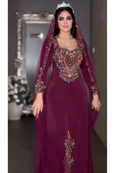 NALA FASHION The jalabiya in a deep burgundy color exudes royalty and sophist...