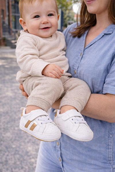 Bebelul Λευκά πάνινα παπούτσια με χρυσές ρίγες στο πλάι