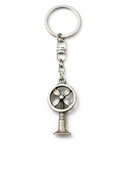 HER ŞEY NOTA www.herseynota.com Breloc metalic unisex de culoare argintie cu ...