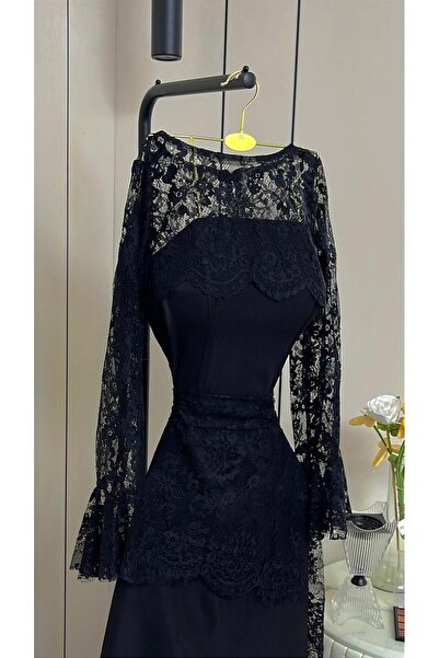 lamsuh harir Renad's dress