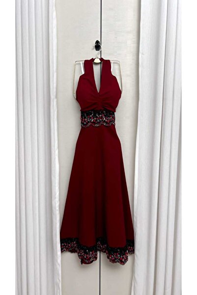 qmhafrst A midi dress and the cut of the season cost a lot of trend