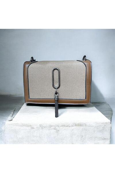 CHT A stylish and luxurious women's shoulder bag with its accessories