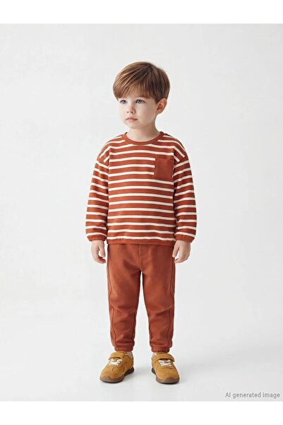 LC Waikiki طقم سويت شيرت وبنطلون رياضي للأولاد باللون البني (S6)