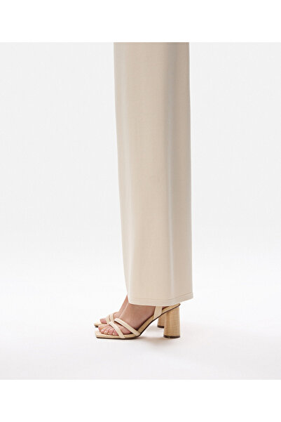 İpekyol Kontrast dokulu ve bantlı topuklu ayakkabı