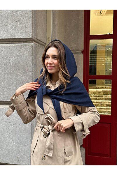 Seda Bijuteri شال كتف مثلث الشكل بغطاء للرأس باللون الأسود