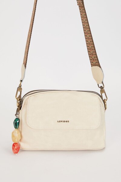 Levidor حقيبة كتف مزينة بتفاصيل من الخرز الأبيض