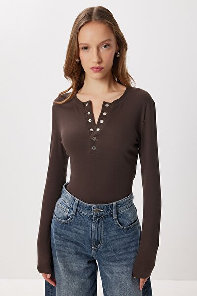 Hiccup ISTANBUL Fitted blouse with buttons at the collar and long sleeves