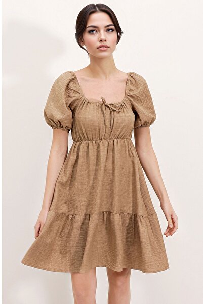 Hiccup BDART къса мини рокля с колан и квадратна деколте