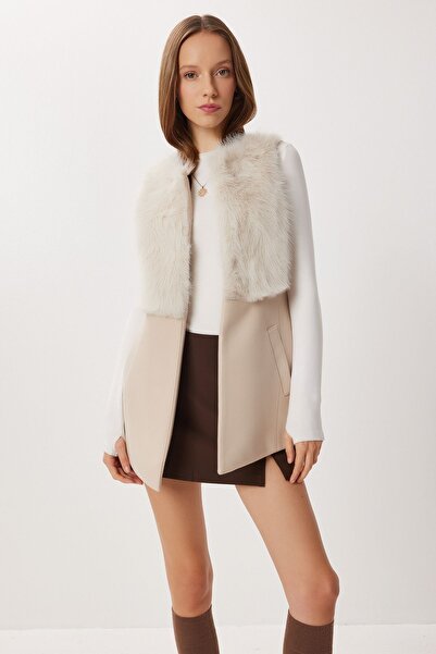 Hiccup Textured faux fur vest with V-neck ISTANBUL
