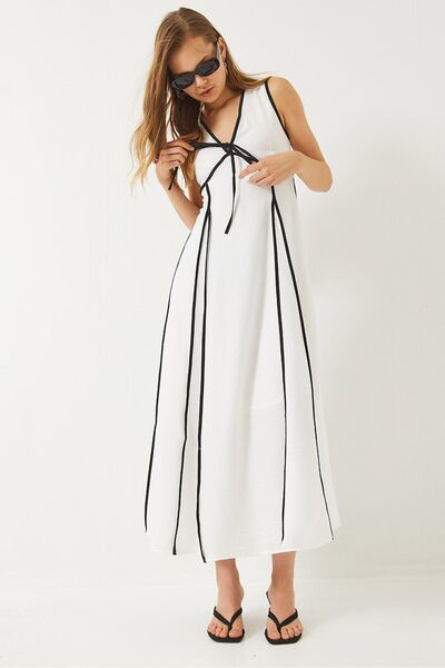 Hiccup Midi dress with V-neck and knot closure