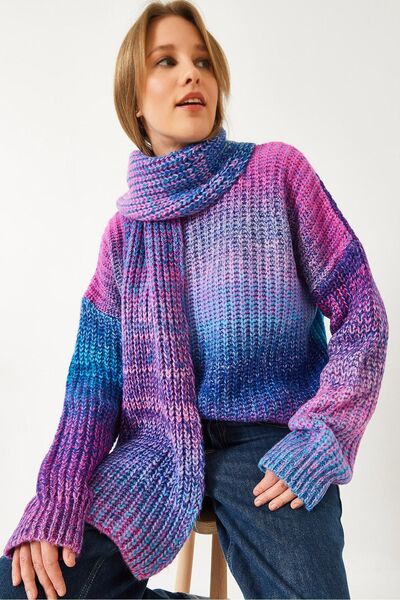 Hiccup Bianco Lucci round neck knitted sweater and scarf