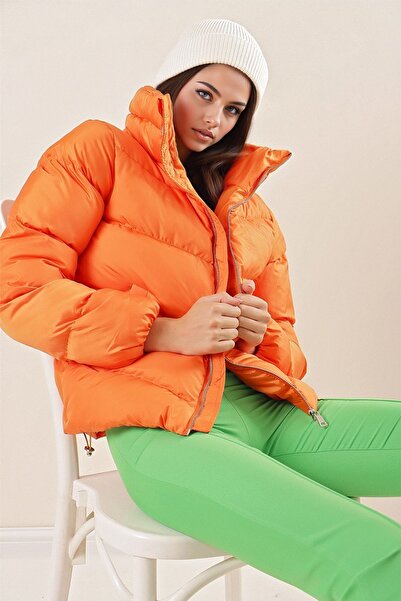 Hiccup Jachetă pufoasă cu guler înalt și fermoar BDART