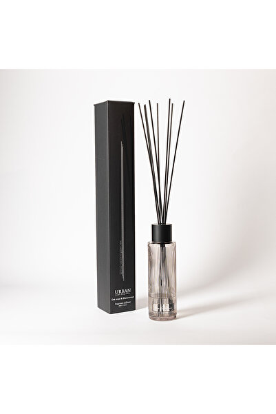 Generic مجموعة موزع روائح خشب البلوط والكشمش الأسود مع أعواد الألياف 430 مل