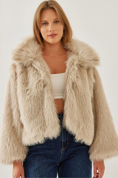 Hiccup Bianco Lucci coat with faux fur collar and lining