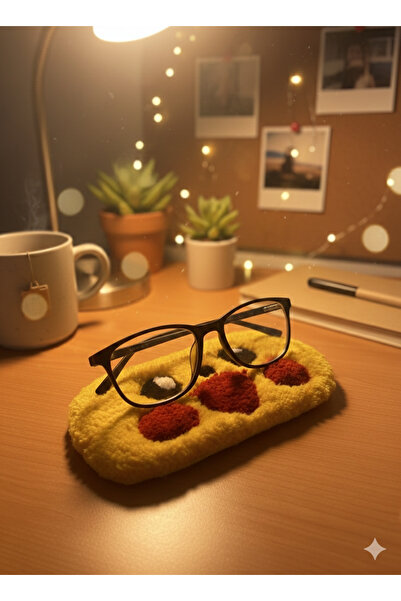 TUFTY FRIENDS Βάση γυαλιών Pikachu με τεχνική tufting, χειροποίητη