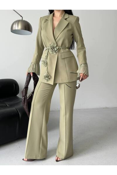 buqre's moda Women's Floral Accessory Detailed Chiffon Sleeve Suit