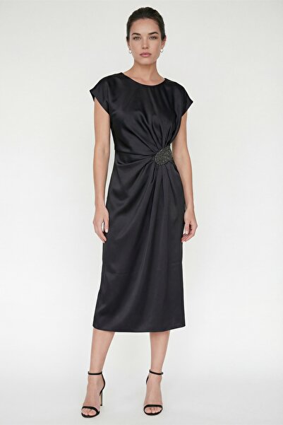 Lafaba Women's Black Crew Neck Satin Event Dress with Accessory Detail
