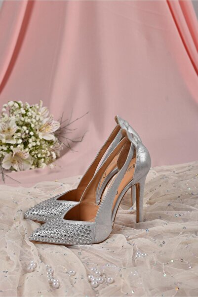 NO BRAND Elegant stiletto shoes made of genuine leather with hand-applied peb...