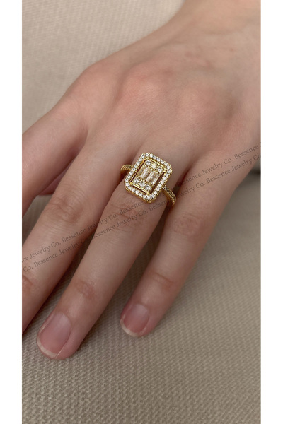 Bessence Jewelry Co 14K Gold VIP Exclusive Kenarları Taşlı Baget Tektaş Yüzük