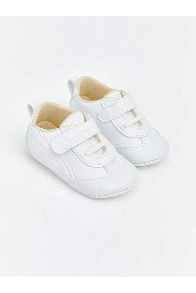 LC Waikiki حذاء رياضي للأولاد باللون الأبيض مع أربطة وشريط فيلكرو (S6)