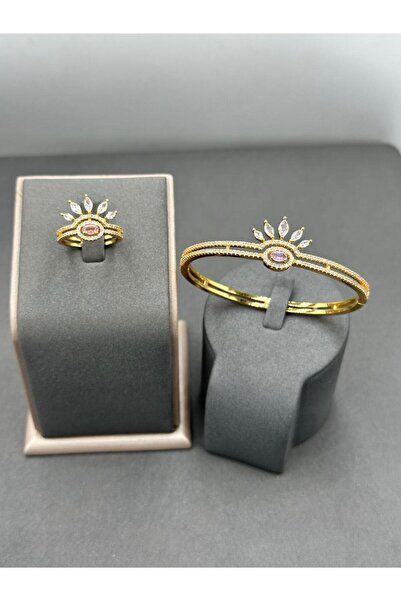 Treasures A jewelry set consisting of a bracelet and a ring