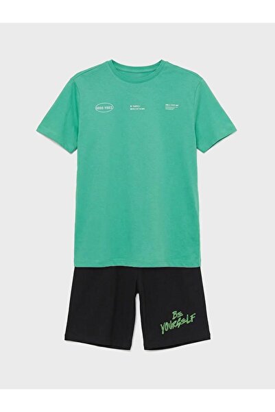 LC Waikiki طقم بيجامة للأولاد بياقة دائرية وشورت مطبوع (S6)