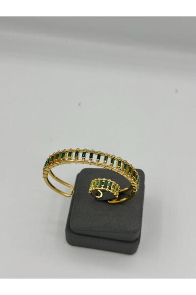 Treasures A jewelry set consisting of a bracelet and a ring