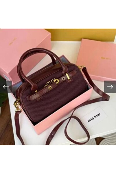 Generic Shoulder bag with accessories