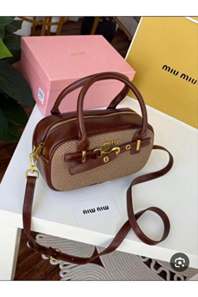 Generic Shoulder bag with accessories