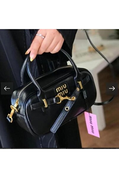 Generic Shoulder bag with accessories