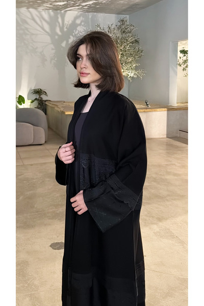 VELORA Lina black abaya, half-flared cut, internet fabric with luxurious details