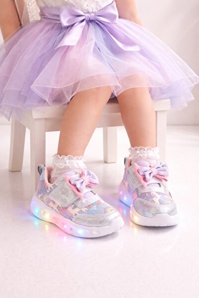 minibonito Детски спортни обувки с панделка и пайети LED подметка