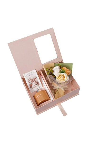 velve Lovely day set, with decorative flowers and perfume diffuser, in an ele...