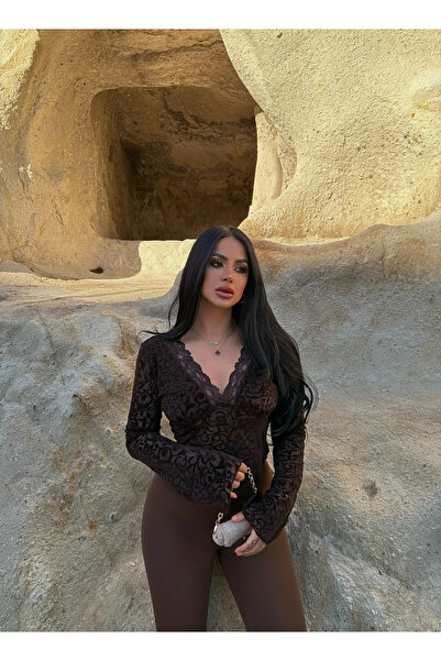 kırmızı butiks Kahve Noir Yaka Güpürlü Bluz