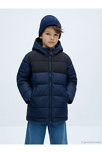 LC Waikiki Επιλογές από την ESVAB: Αδιάβροχο φουσκωτό μπουφάν για αγόρια