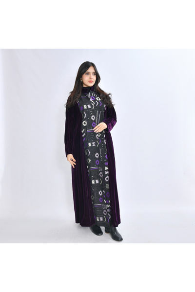 HAWRAA ABAYA Khuzama - A velvet abaya with cotton fabric overlays in a herita...