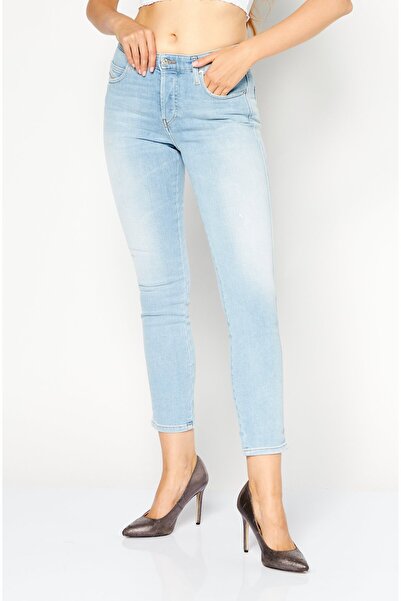 Diesel Women Slim Fit Light Wash Stretchable Jeans, Blue