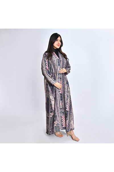 HAWRAA ABAYA An elegant abaya made of Indian cotton with an artistic floral p...