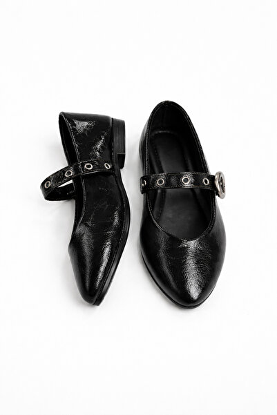 FootFrenzy حذاء فيكتوريا نسائي مسطح من الجلد اللامع باللون الأسود مع إبزيم - ...