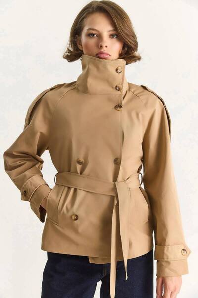 Miss Beyoğlu Kadın Taba Kısa Trençkot – Kuşaklı Düğme Detaylı Mevsimlik Mont