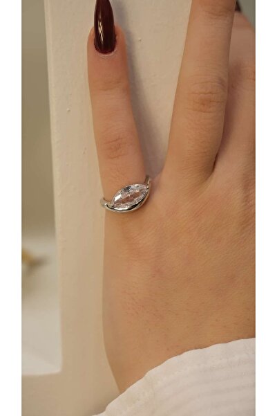 Jerie خاتم فضي بيضاوي الشكل بتفاصيل حجرية قابل للتعديل على شكل فرسان