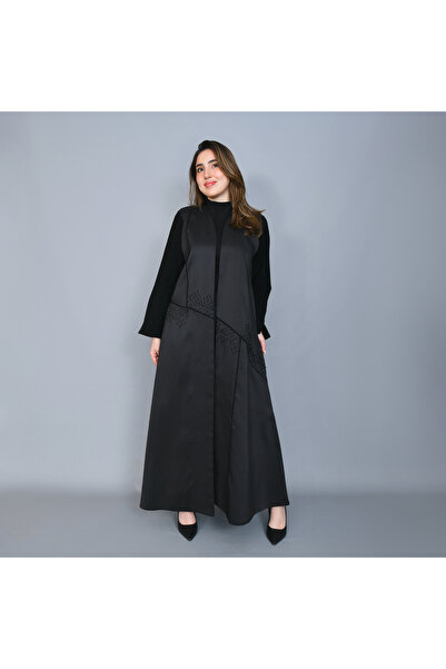 HAWRAA ABAYA A black abaya with an elegant design, featuring a stylish flared...